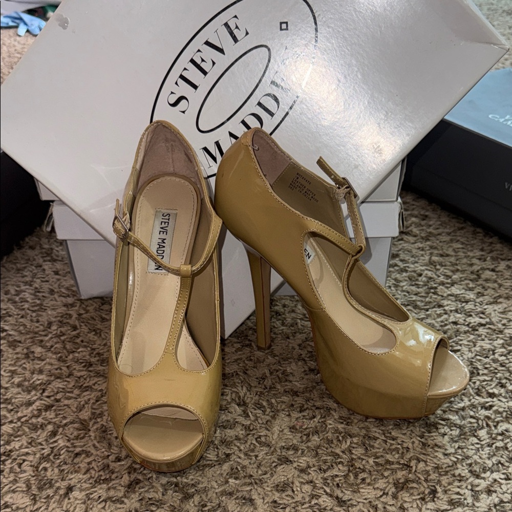 Steve Madden Motavate Tan Peep Toe Heels